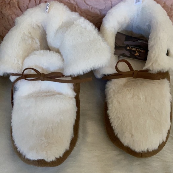 ⭐️ Host pick! ⭐️ Rockdove slipper in size M 🌟 - Picture 4 of 6